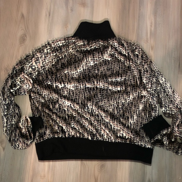 Velour Leopard turtleneck crop top - Picture 2 of 4